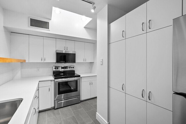 Building Photo - Central Cheery Creek Two Bed, Two Bath for rent.  Location, Location , Location