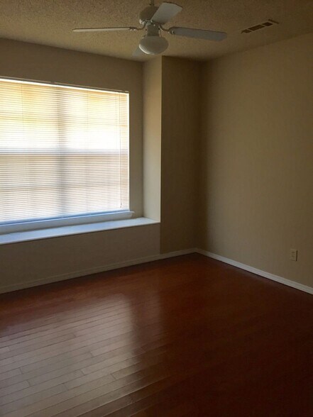 Building Photo - 2315 E Kantz Ln