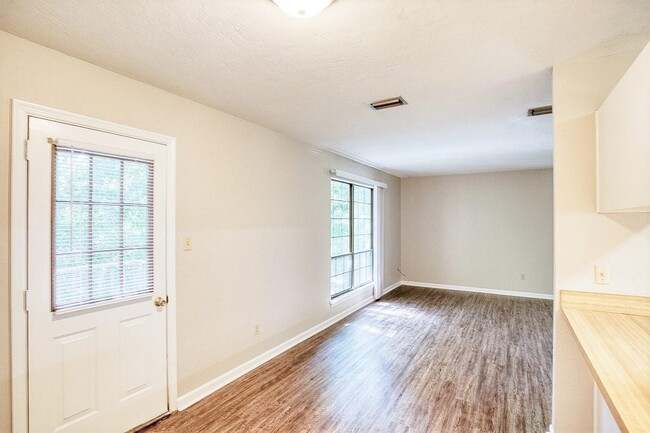 Building Photo - 671 Holyoke Ct