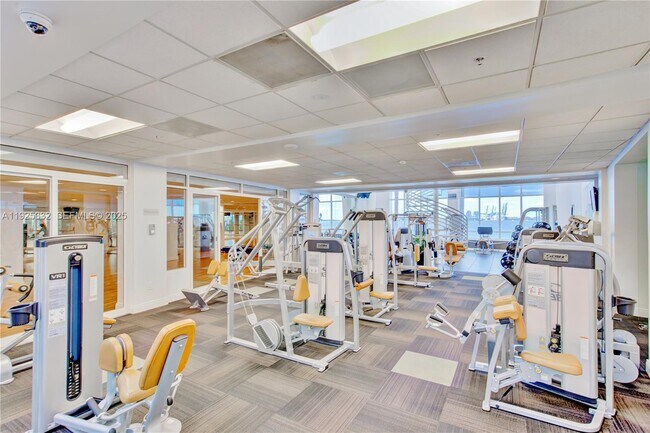 Building Photo - 808 Brickell Key Dr