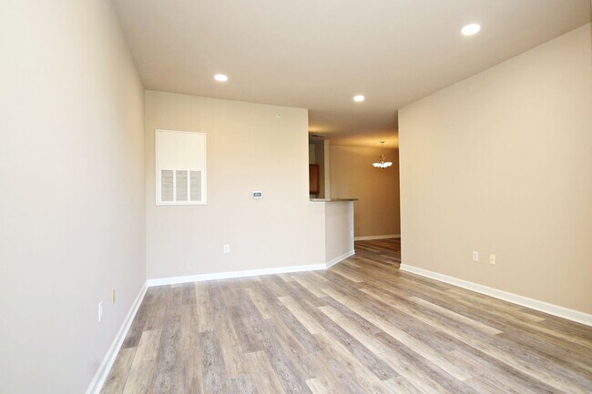 Building Photo - Pet-Friendly 1BR Condo in Walker Square – Walk to UVA Medical Center