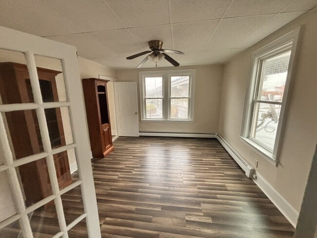 Building Photo - No more commute!  Walk to BIW and Downtown Bath – Renovated 3BR Apartment with Parking!