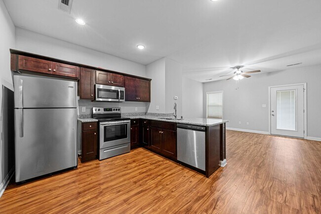 Building Photo - 1592 Collegeview Dr