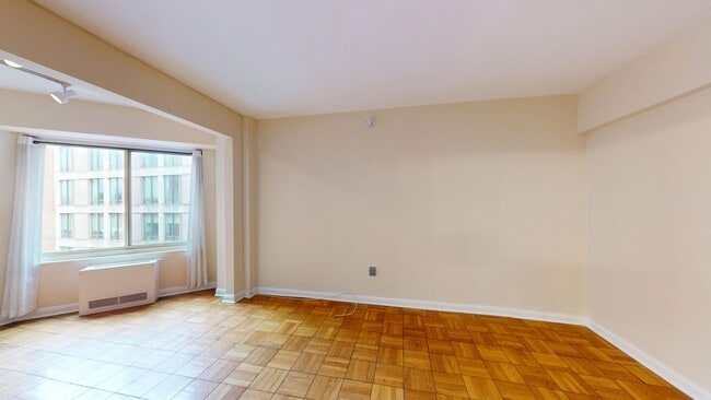 Building Photo - Dupont Circle Studio Apartment W/Roof Top,...