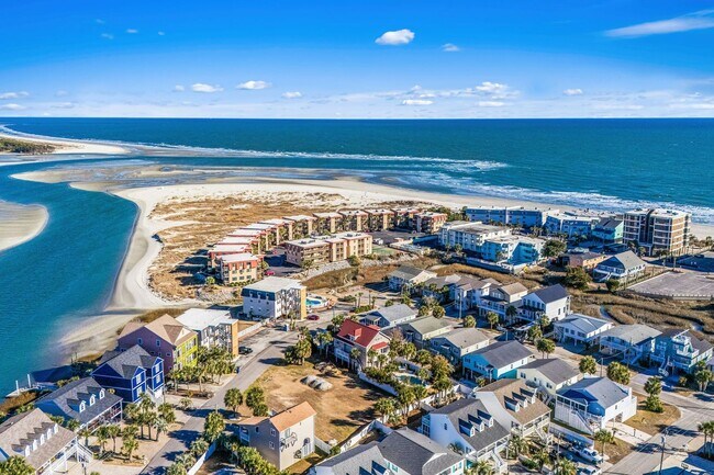 Building Photo - Coastal Living at its Best: Charming 3-Bedroom Near the Beach