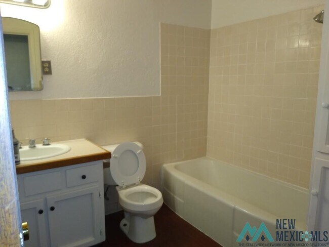 Building Photo - 1822 S Silver Ave