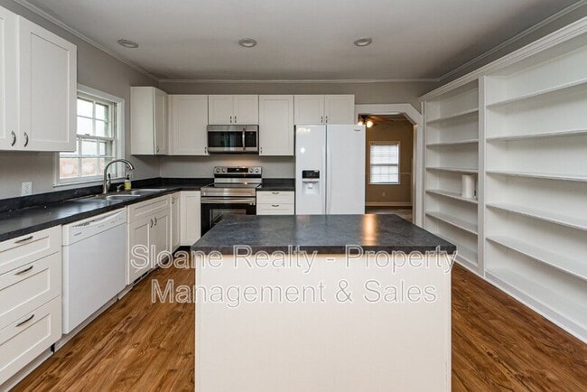 Building Photo - 1010 Yorktown Dr