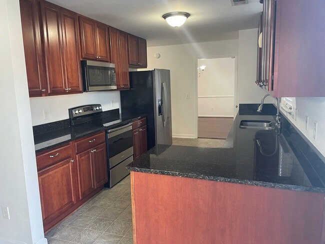 Building Photo - 3215 Lauderdale Ln