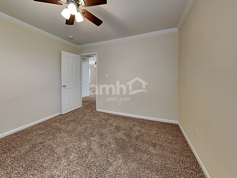 Building Photo - 2528 Ingleside Dr