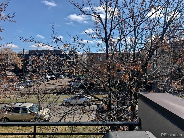 Building Photo - 1883 Vine St