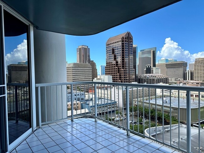 Building Photo - Honolulu Park Place - 2BR/2BA/Tandem Parking
