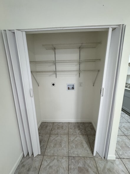 Building Photo - 350 Walker Ave