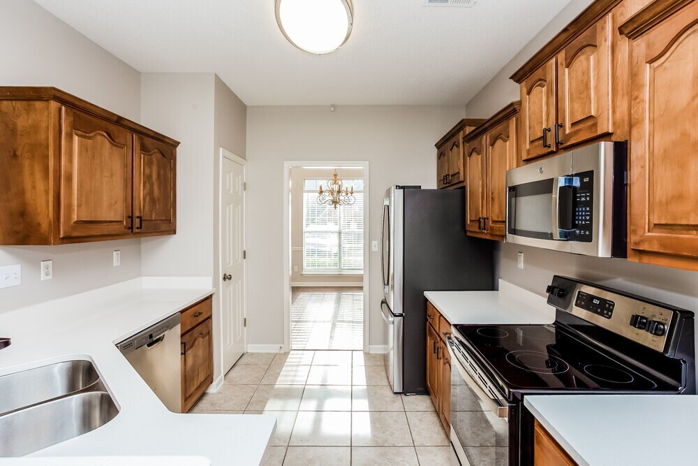 Building Photo - 610 Classic Dr N