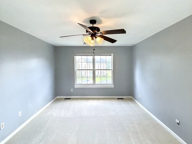 Building Photo - 6432 Goldenrod Ct