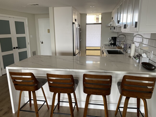 Building Photo - 4265 Marina City Dr