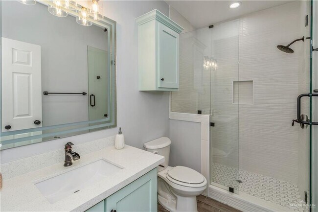 Building Photo - 13 Magnolia St