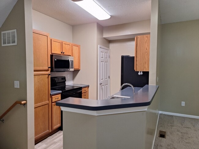 Primary Photo - 994 N Findley St