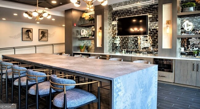 Building Photo - 2250 Oak Rd SW