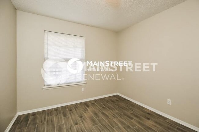 Building Photo - 4 Bedroom Pet-Friendly Home in Edmond, OK with Main Street Renewal
