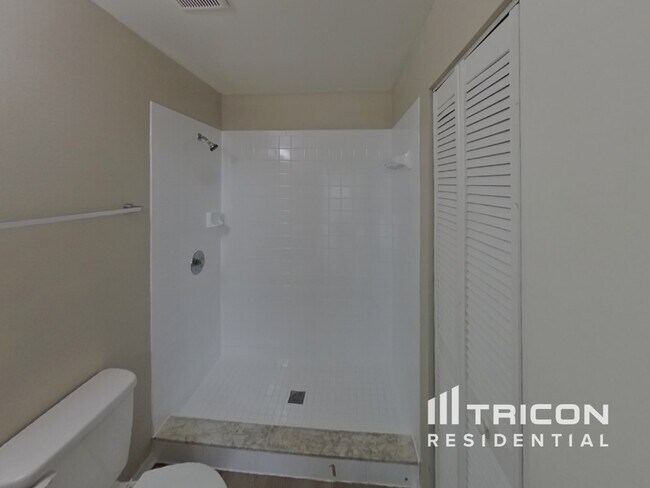 Building Photo - 5490 Friarsway Dr