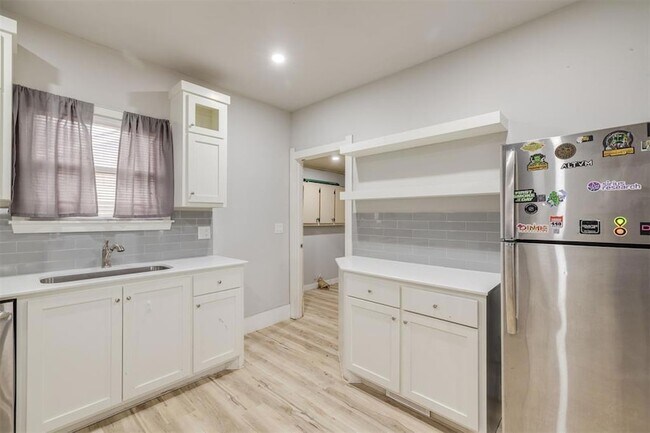 Building Photo - 726 NW 24th St