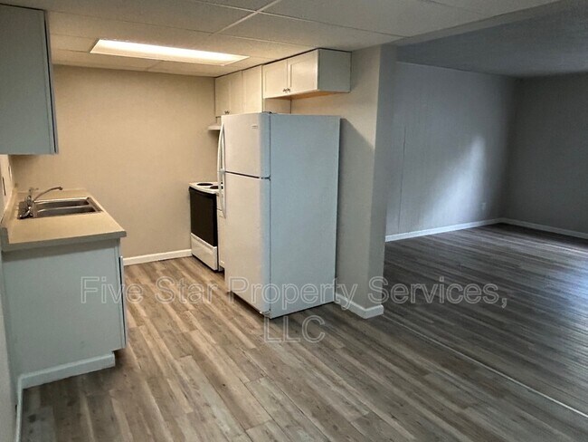 Building Photo - 201 W Allen St