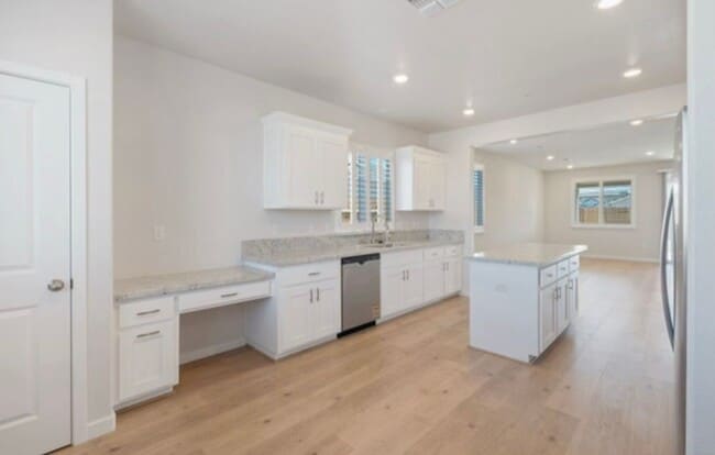 Building Photo - Newer Single Story 3 Bedroom Home for Rent in West Roseville