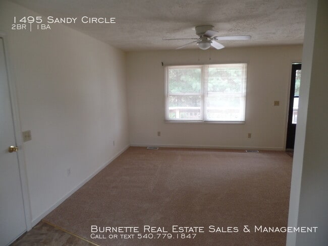 Building Photo - 1495 Sandy Cir
