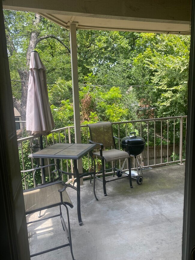 Building Photo - 7151 Gaston Ave