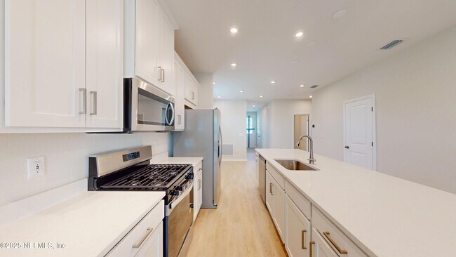 Building Photo - 299 Spruce Hl Pt