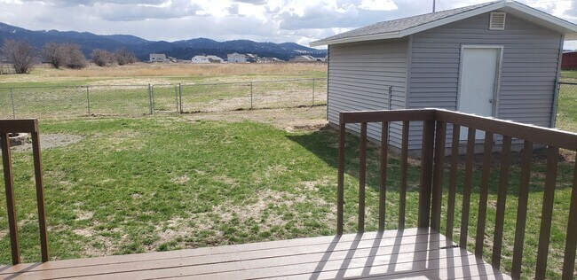 Building Photo - Beautiful Home with Large Yard, Privacy & ...