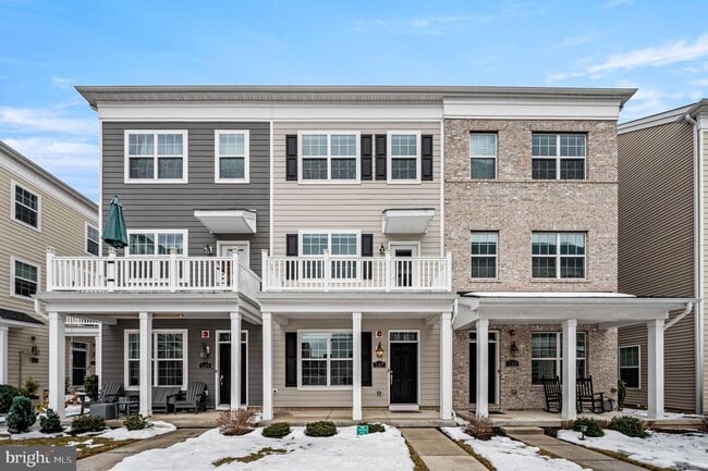 Building Photo - 127 Gaslight Aly