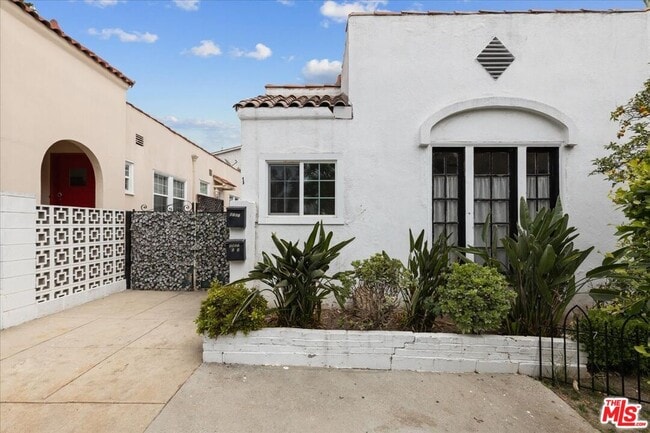 Building Photo - 1018 Havenhurst Dr