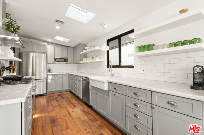 Building Photo - 3744 Buena Park Dr