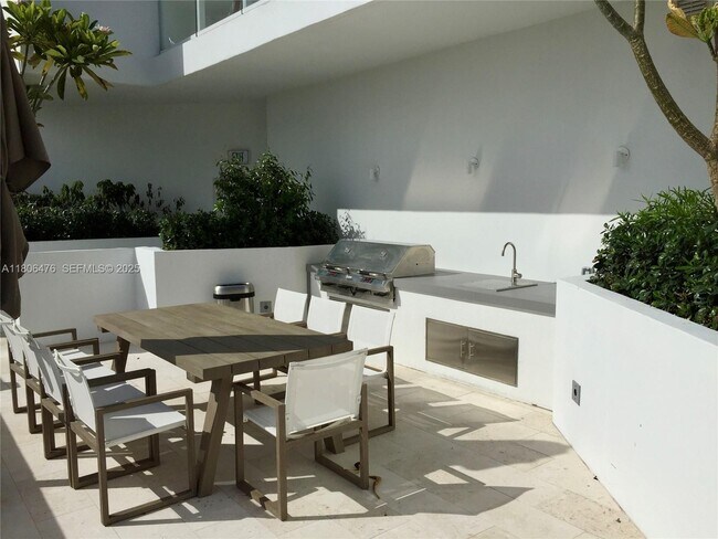 Building Photo - 401 N Birch Rd