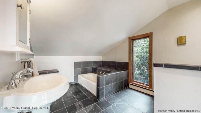 Building Photo - 376 Abbey Rd