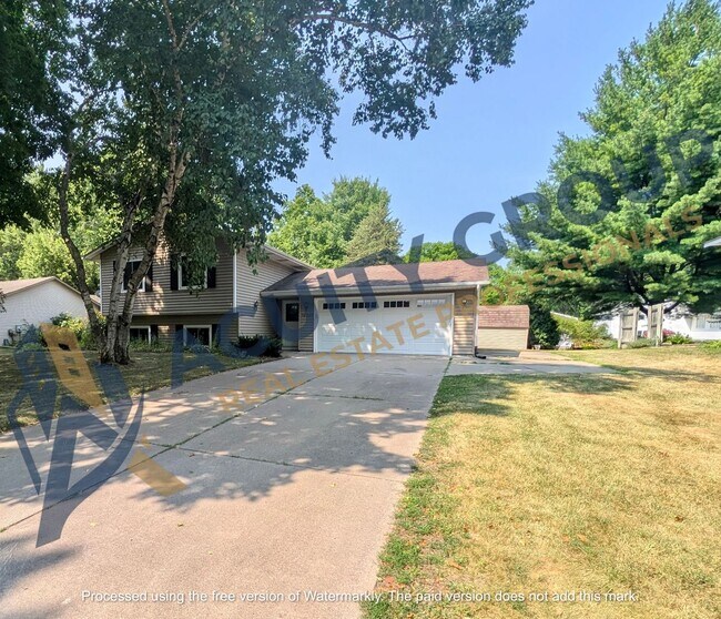 Building Photo - Elm Creek Park adjacent Large 2+BR House For Rent
