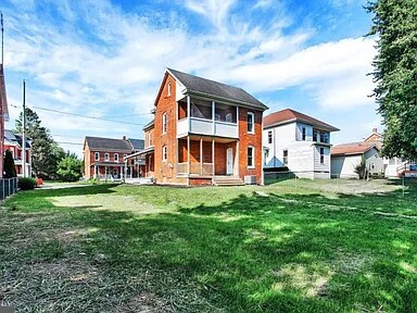 Building Photo - 558 Baer Ave