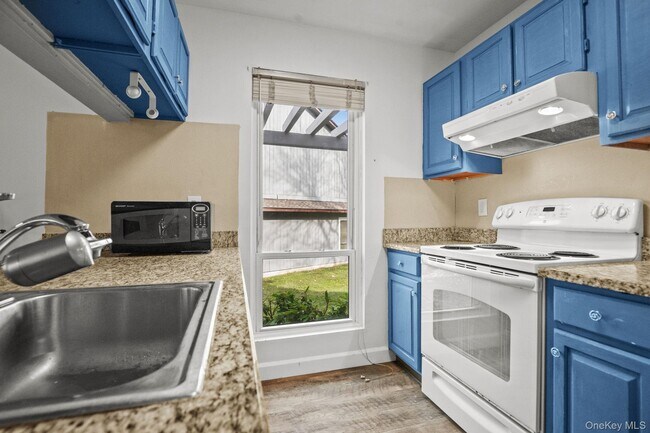 Building Photo - 11 Woods Brooke Ln