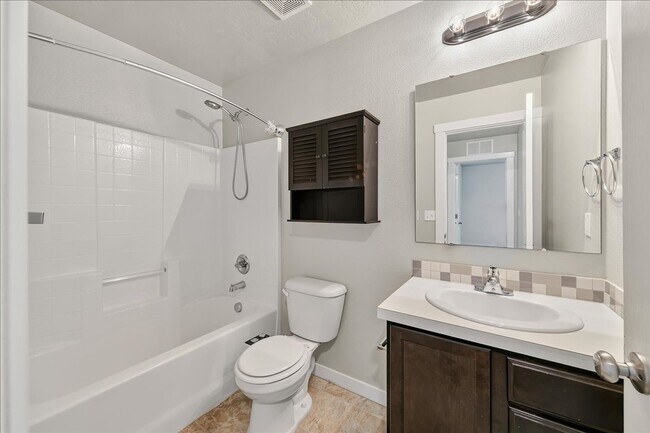 Building Photo - Charming 3-Bedroom Home with Fenced Yard in the Heart of Meridian