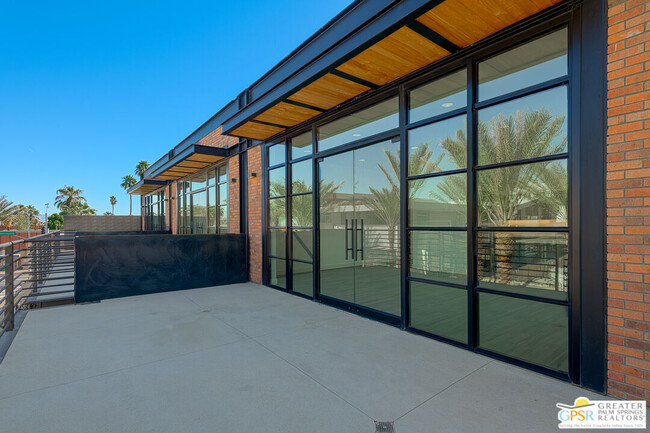 Building Photo - 111 N Palm Canyon Dr