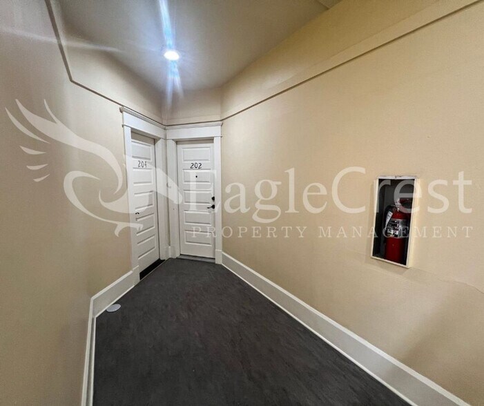 Building Photo - 105NSP