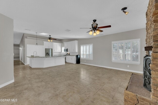 Building Photo - 232 Ave Mirador