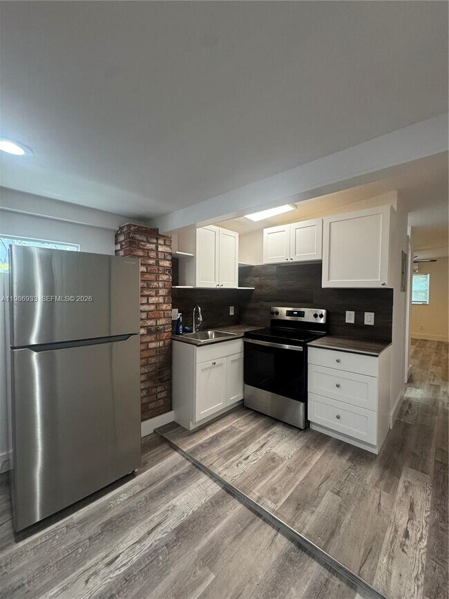 Building Photo - 1313 NW 3rd Ave