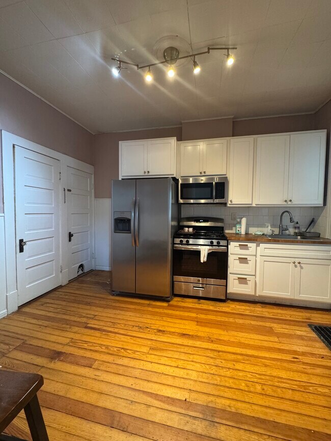 Building Photo - 711 Wilmington Ave