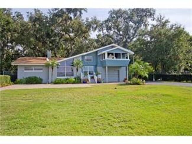 Primary Photo - Lakefront Living on Lake Conway!