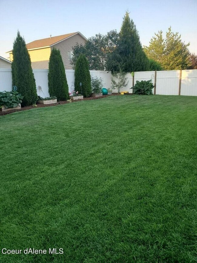 Building Photo - 3-Bedroom Home in The Landings – Fully Fenced Yard & 2-Car Garage