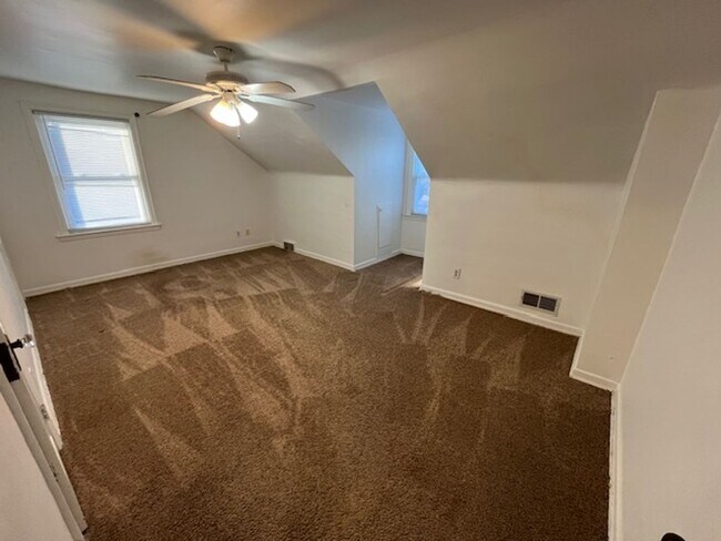 Building Photo - 125-131 Chase Rd