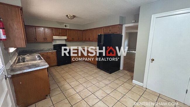 Building Photo - 3210 13 Colony Mall