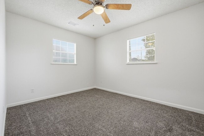 Building Photo - 3BR w/ IDEAL location near Hurlburt Field!!